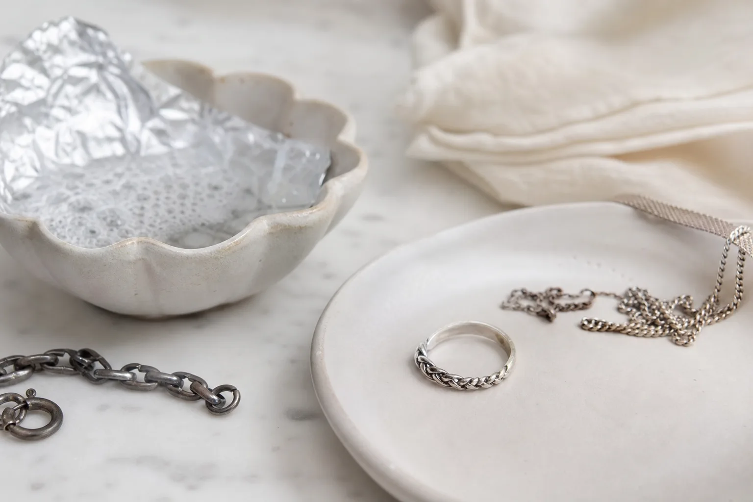 Bijoux en argent qui noircissent rapidement : pourquoi et comment l'éviter