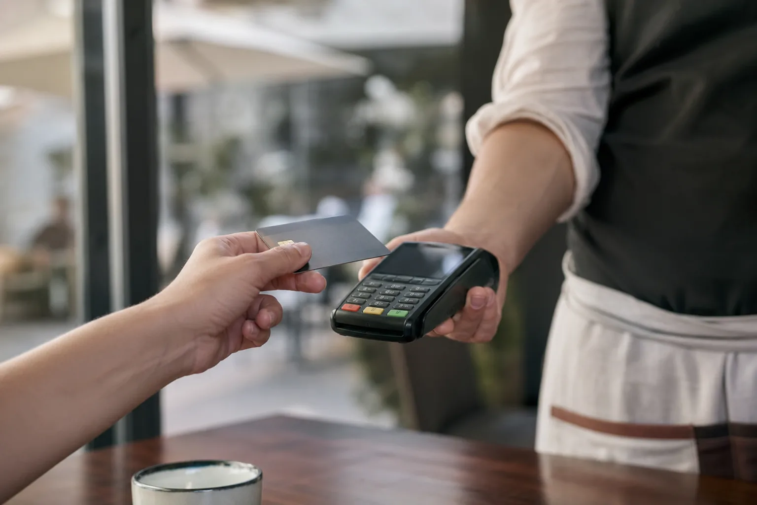 Carte bancaire refusée à l'étranger sans avoir prévenu sa banque : que faire