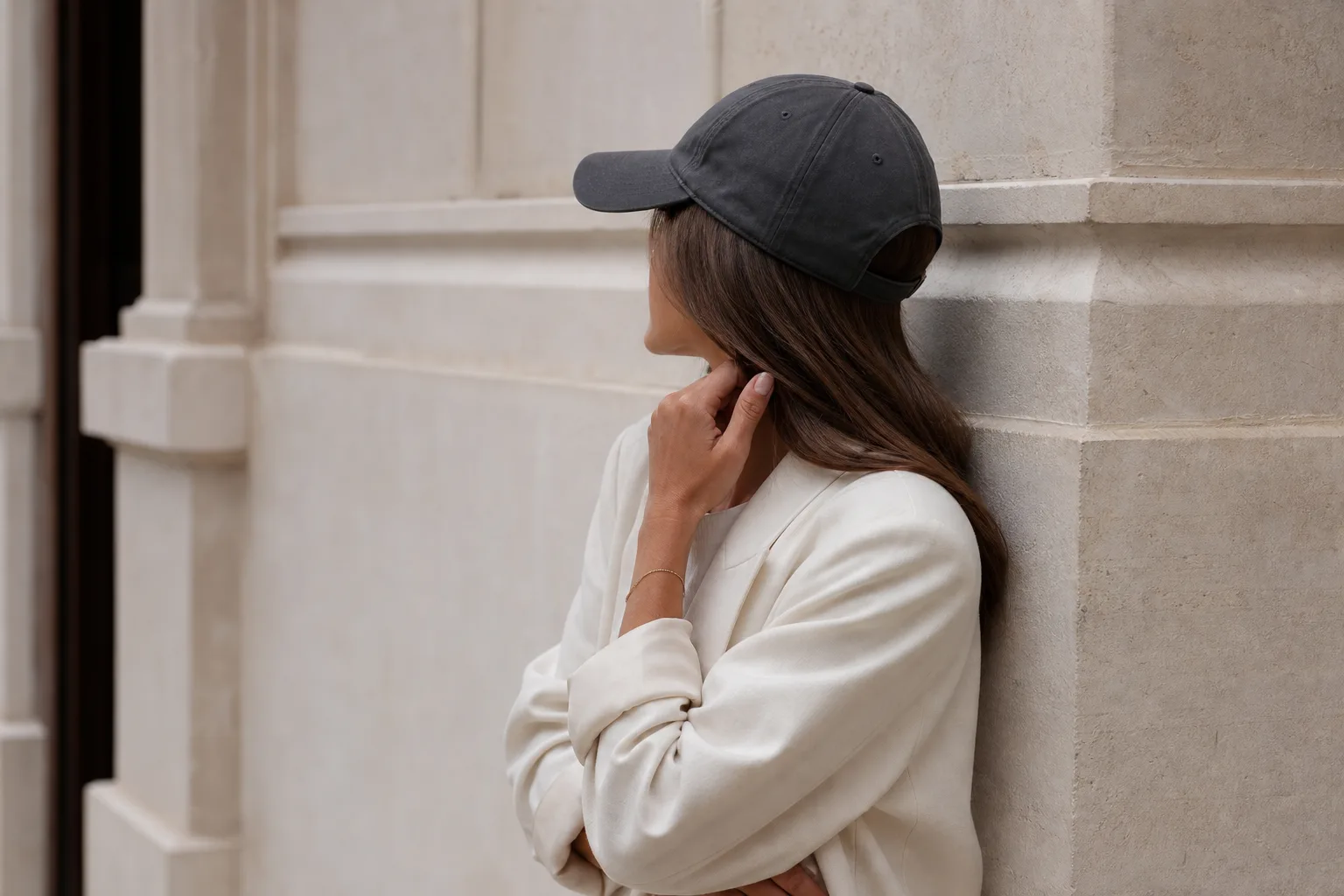 Casquette pour femme : comment bien la porter ?