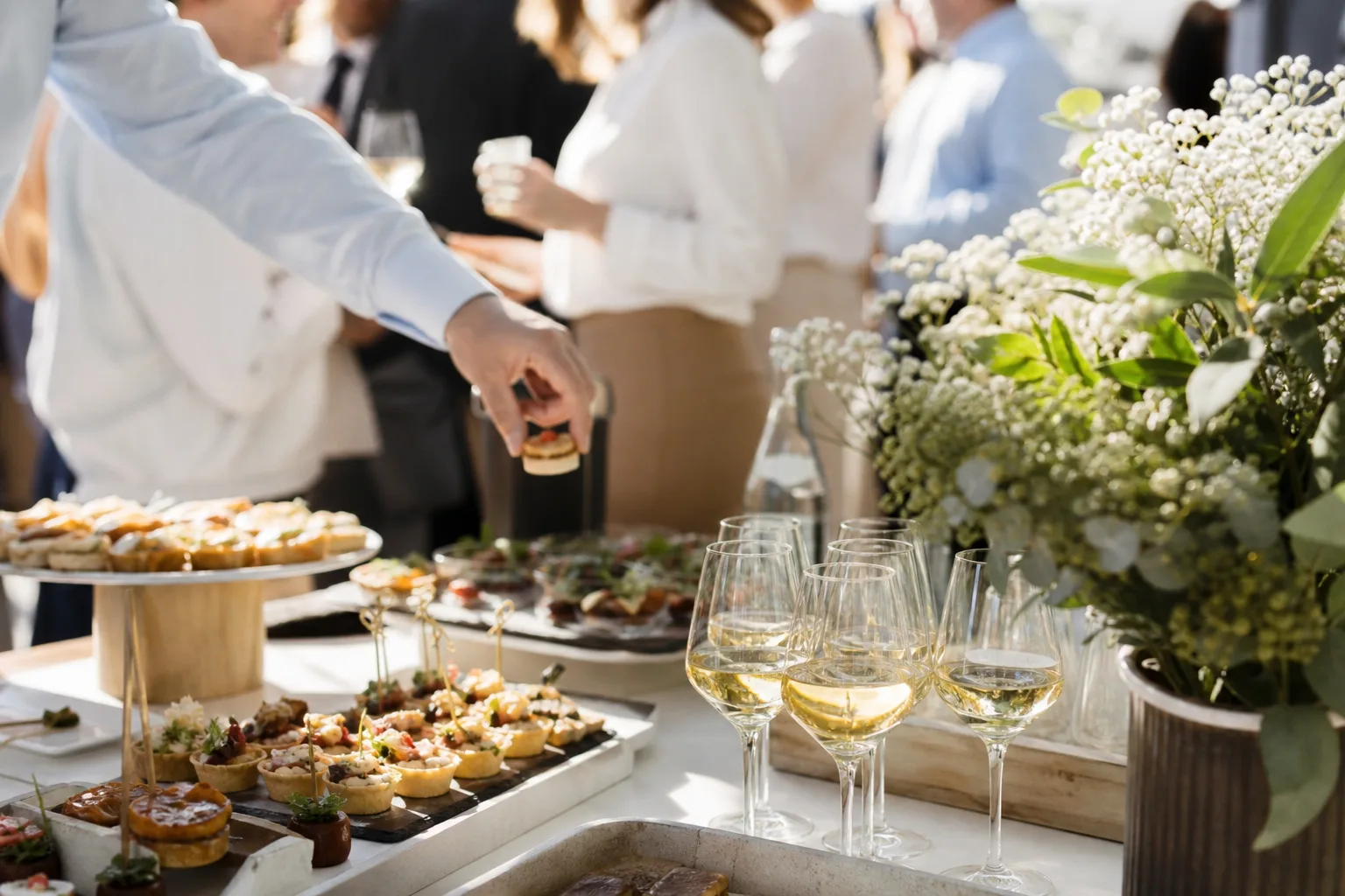 Le cocktail déjeunatoire : une tendance incontournable pour vos événements