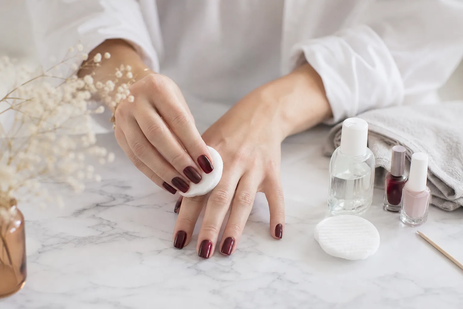 Comment entretenir sa manucure au quotidien avec du vernis semi-permanent ?