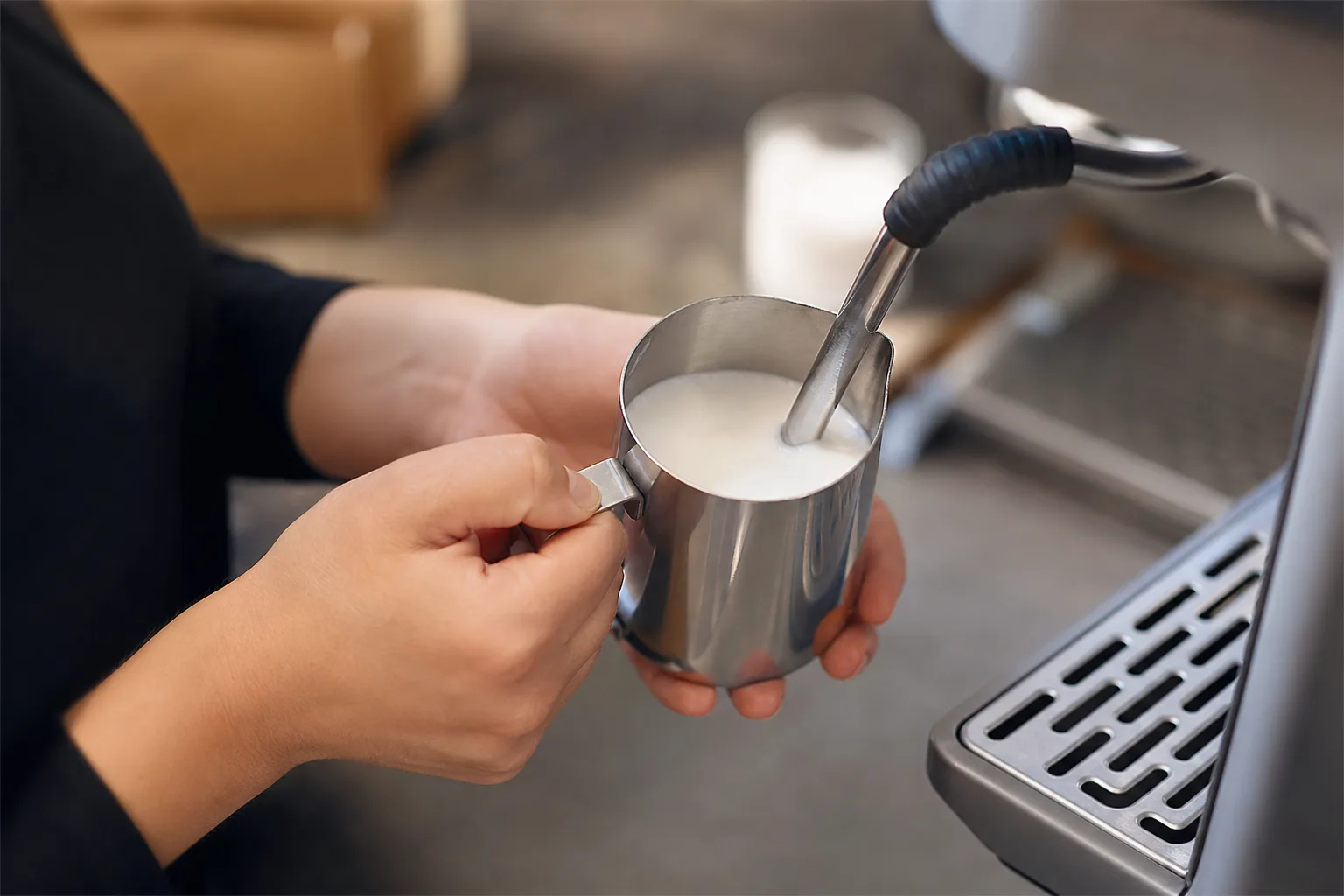 Comment faire de la mousse de lait : techniques pour une boisson caféinée parfaite