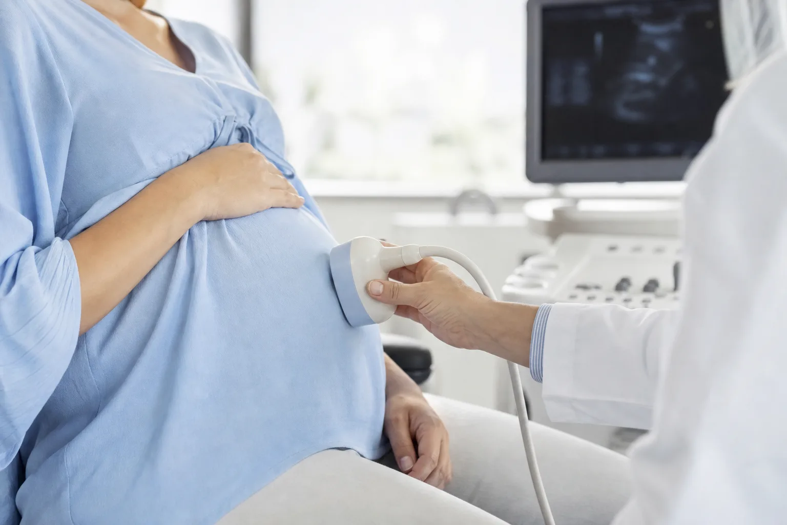 Comprendre le rôle d’un obstétricien dans le suivi de grossesse