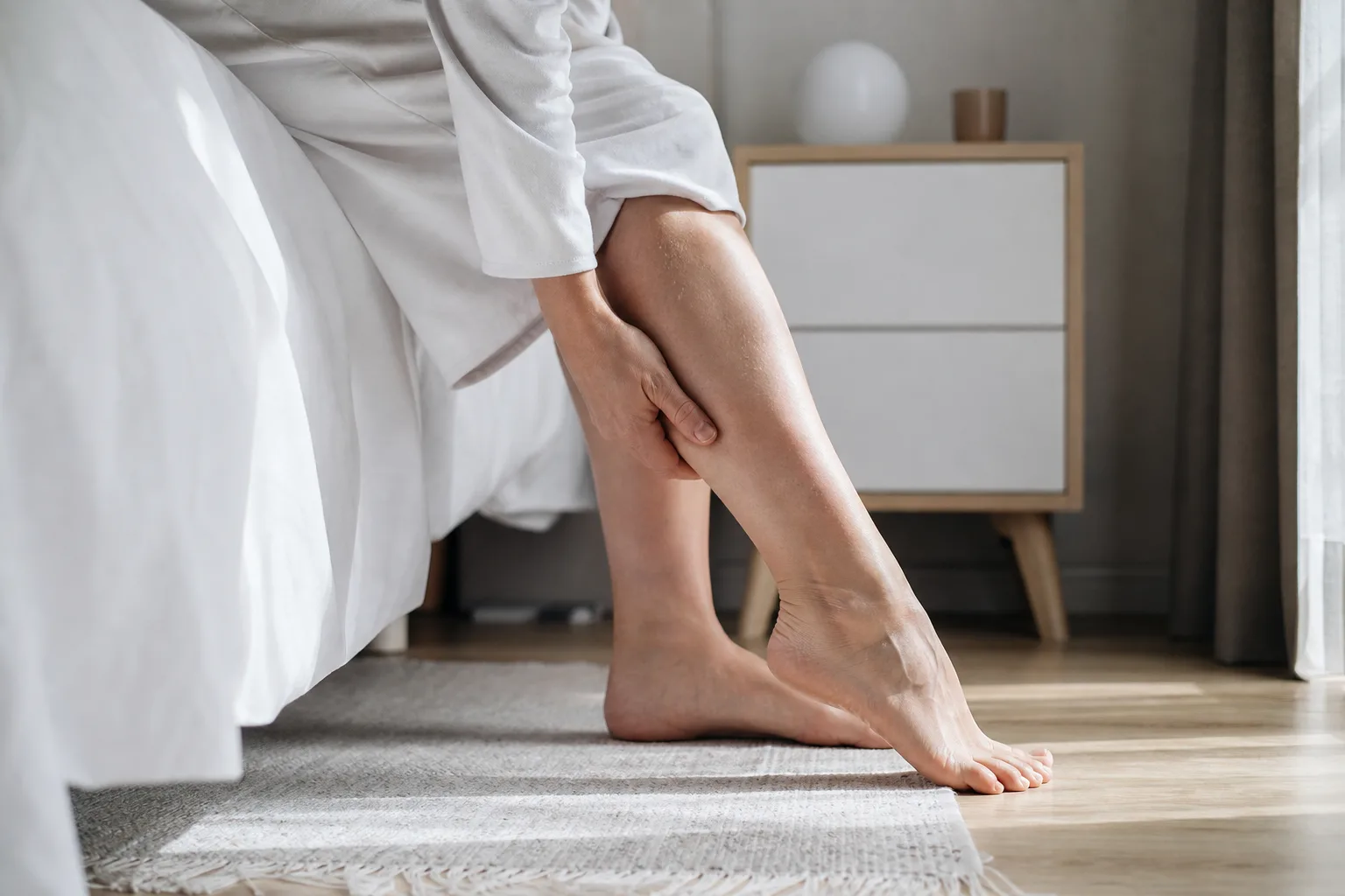 Pourquoi une douleur au talon apparaît surtout le matin au réveil