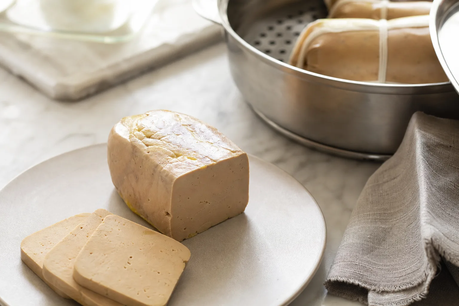 Foie gras à la vapeur douce : Cuisson douce à la vapeur pour un foie gras moelleux