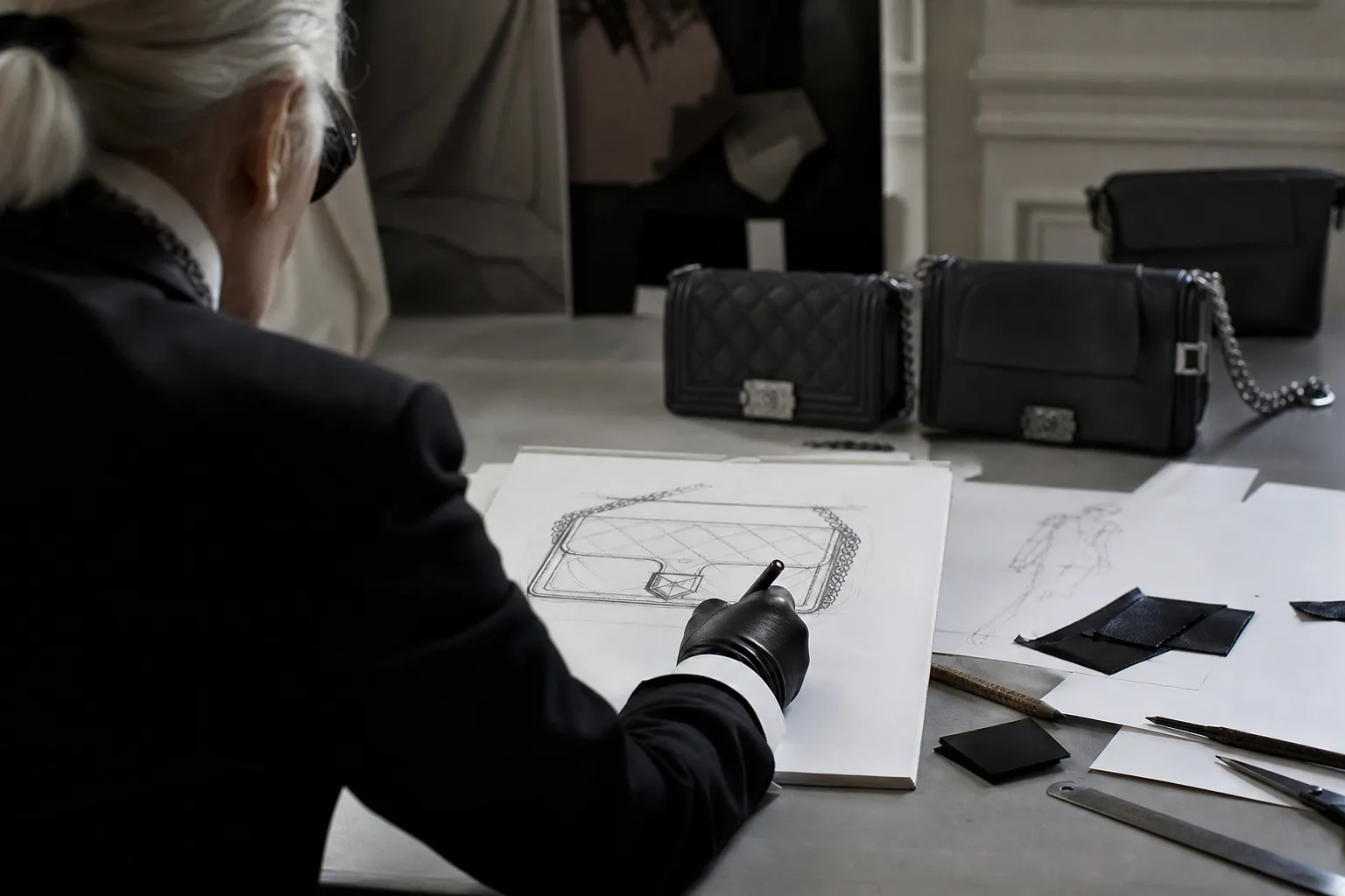 Le génie créatif derrière les sacs de la collection Karl Lagerfeld