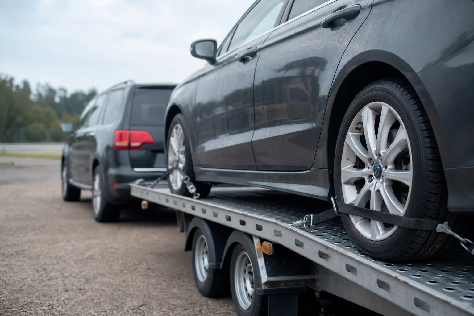 Louer une remorque porte-voiture : tout ce que vous devez savoir