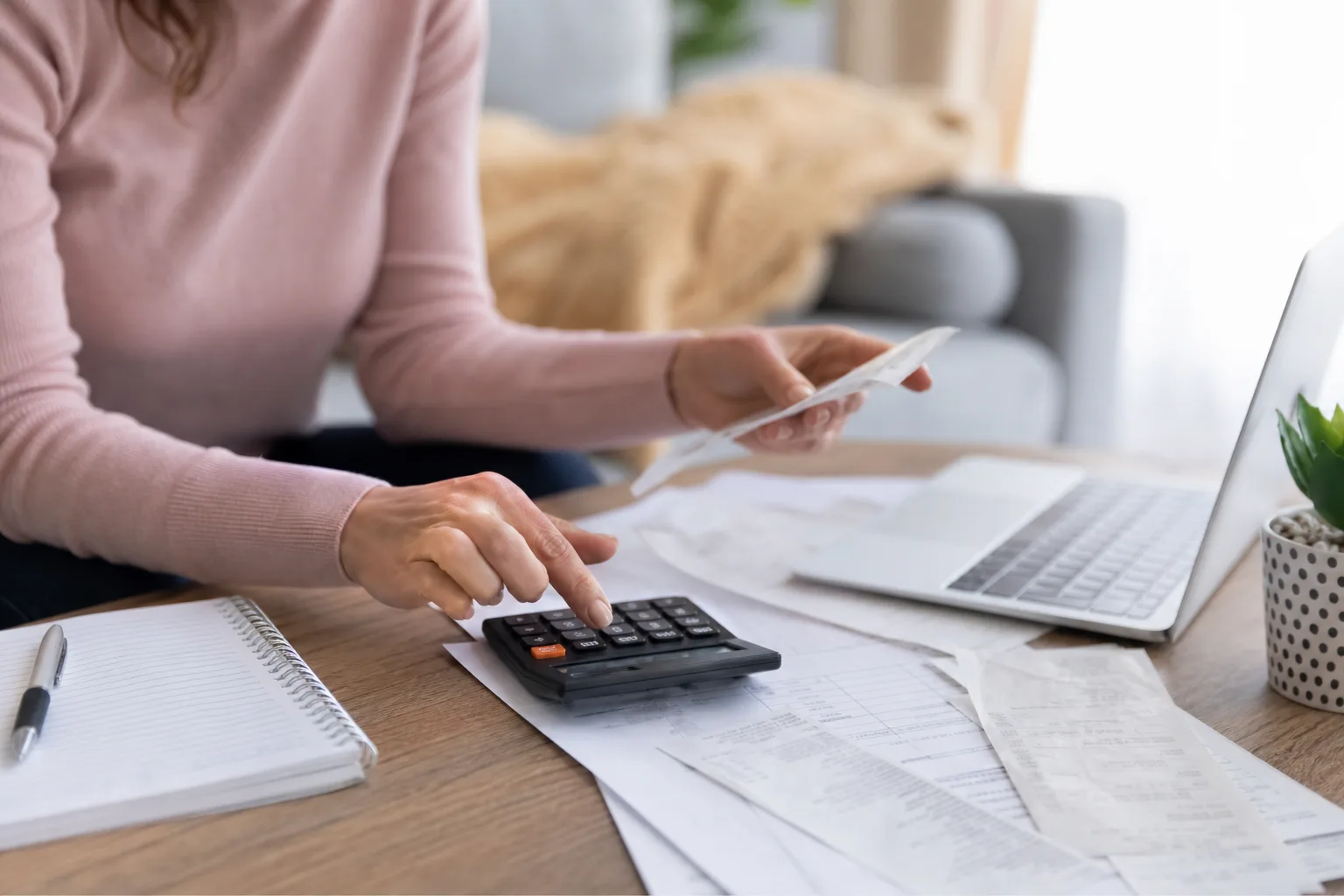 Quelles sont les meilleures astuces pour économiser sur ses frais bancaires ?