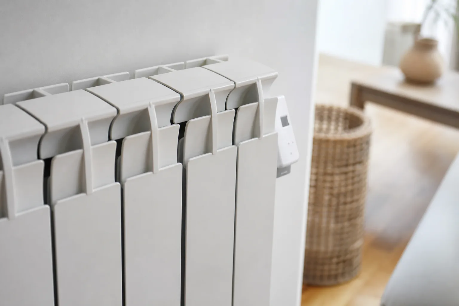Radiateur électrique qui claque en chauffant : causes et solutions